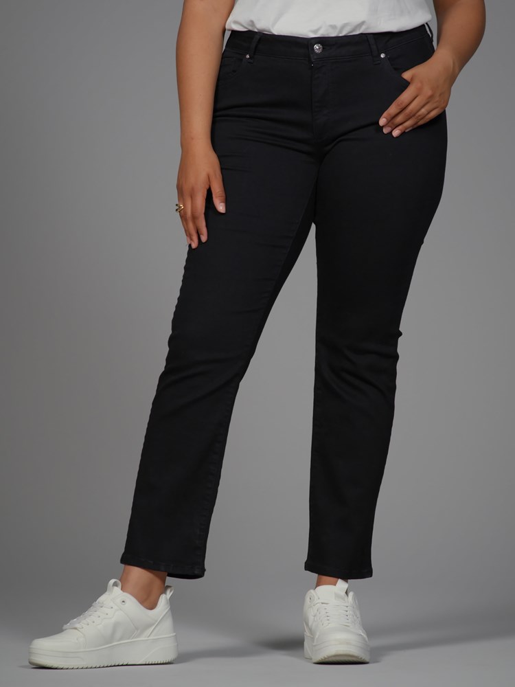 Sophia curvy straight jeans 7247642_D03-VAVITE-NOS-Modell-Front_chn=match_51959_Sophia curvy straight jeans D03_Sophia curvy straight jeans D03 7247642.jpg_Front||Front