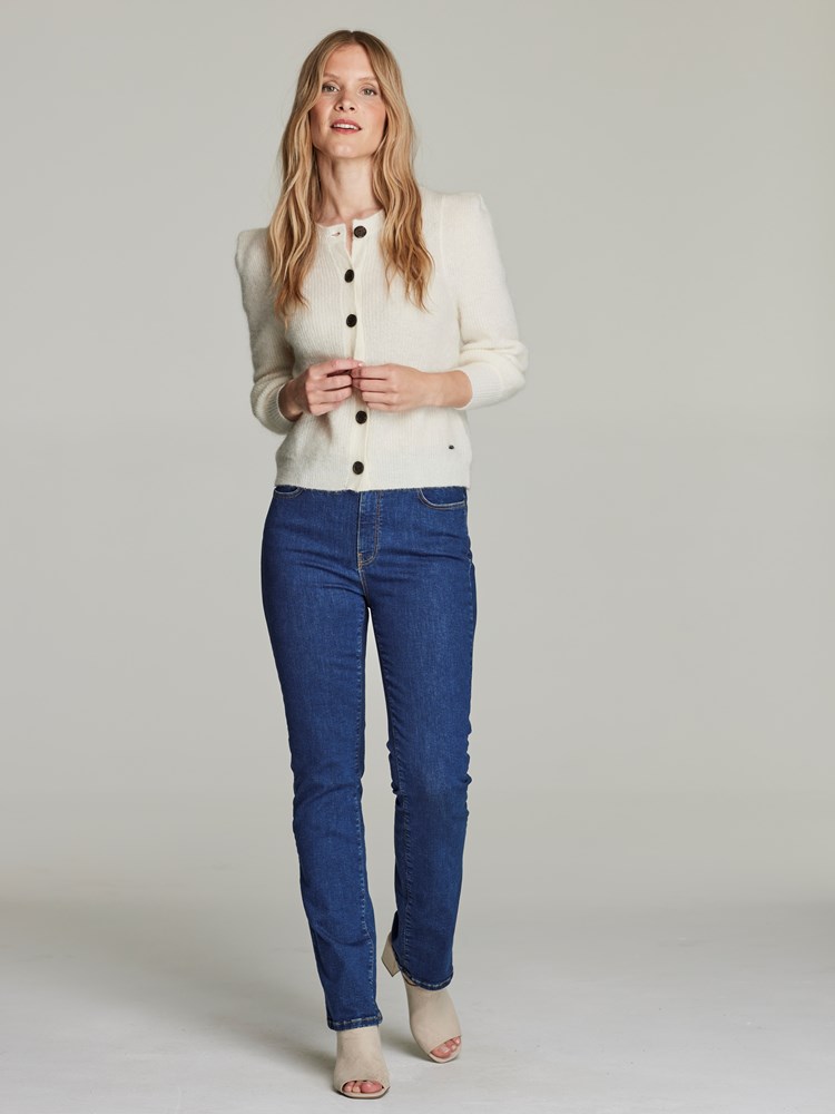 Dolores cardigan 7248483_JEAN PAUL_W21_DOLORES CARDIGAN_41_O79_HVIT_1499_Modell_-front_73409_Dolores cardigan O79_Dolores cardigan O79 7248611.jpg_