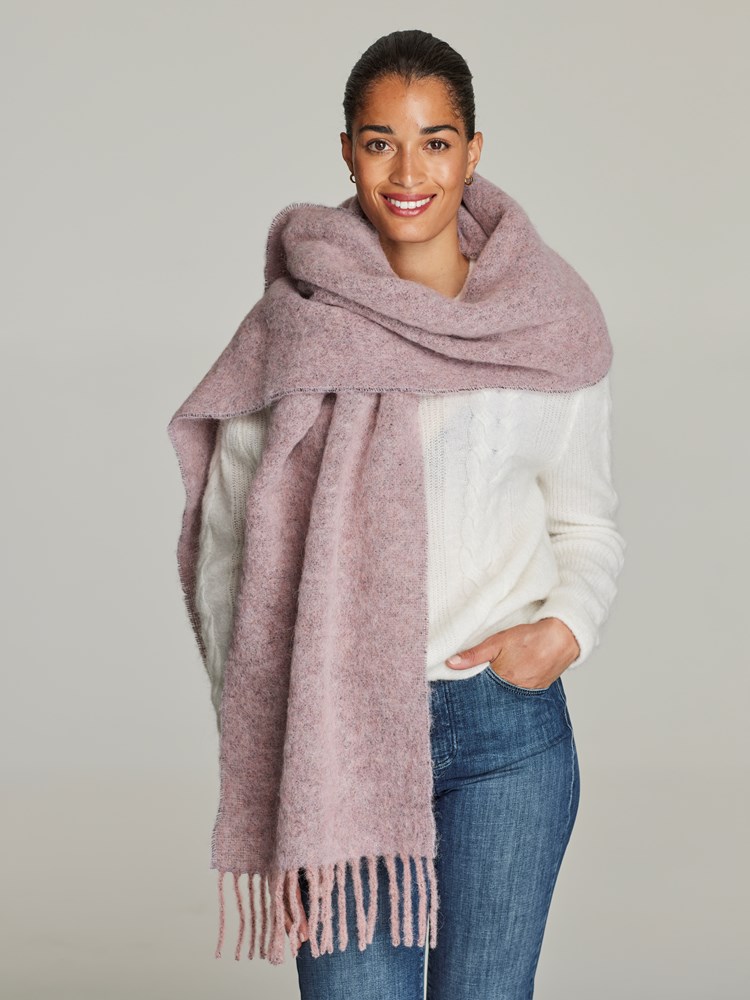 Yasmine skjerf 7248502_MGU-JEANPAULFEMME-W21-Modell-front_24639_Yasmine skjerf MGU 7501626.jpg_