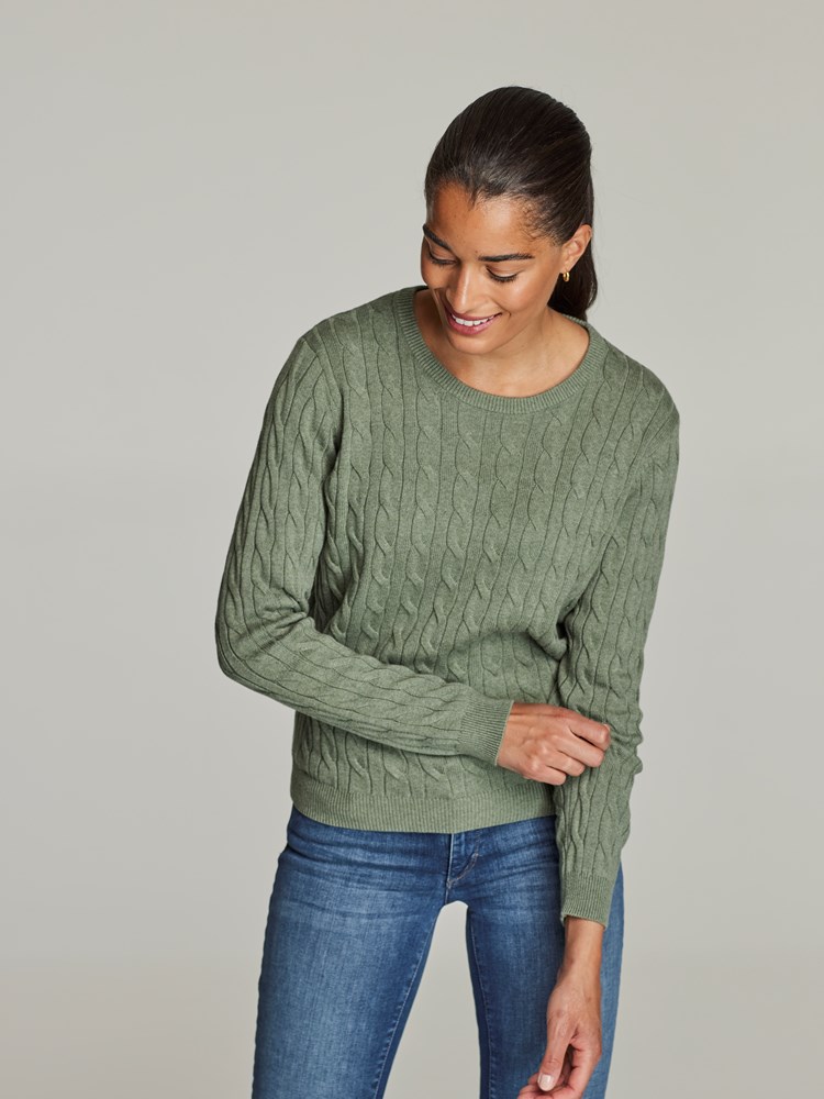 Iselin genser 7248971_JEAN PAUL_S22_ISELIN GENSER_6_GOH_Grønn_999_Modell_-front (2)_Iselin genser GOH_Iselin genser GOH 7248971.jpg_