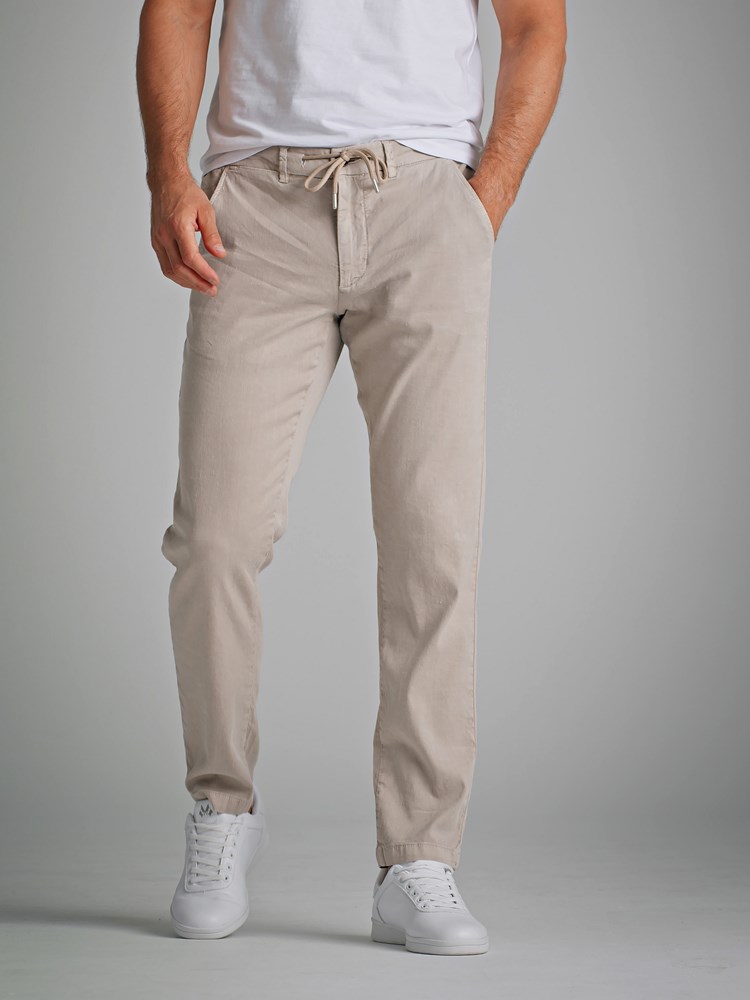 Mauro bukse 7248990_I4Y-MARIOCONTI-S22-Modell-Front_chn=match_59558.jpg_Front||Front
