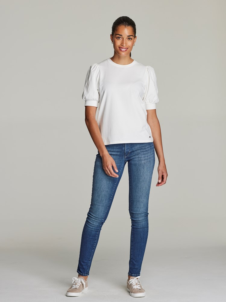 Belinda topp 7248999_O79-JEANPAULFEMME-S22-Modell-front_81509_O68_Belinda topp O68_Belinda topp O68 7248999.jpg_