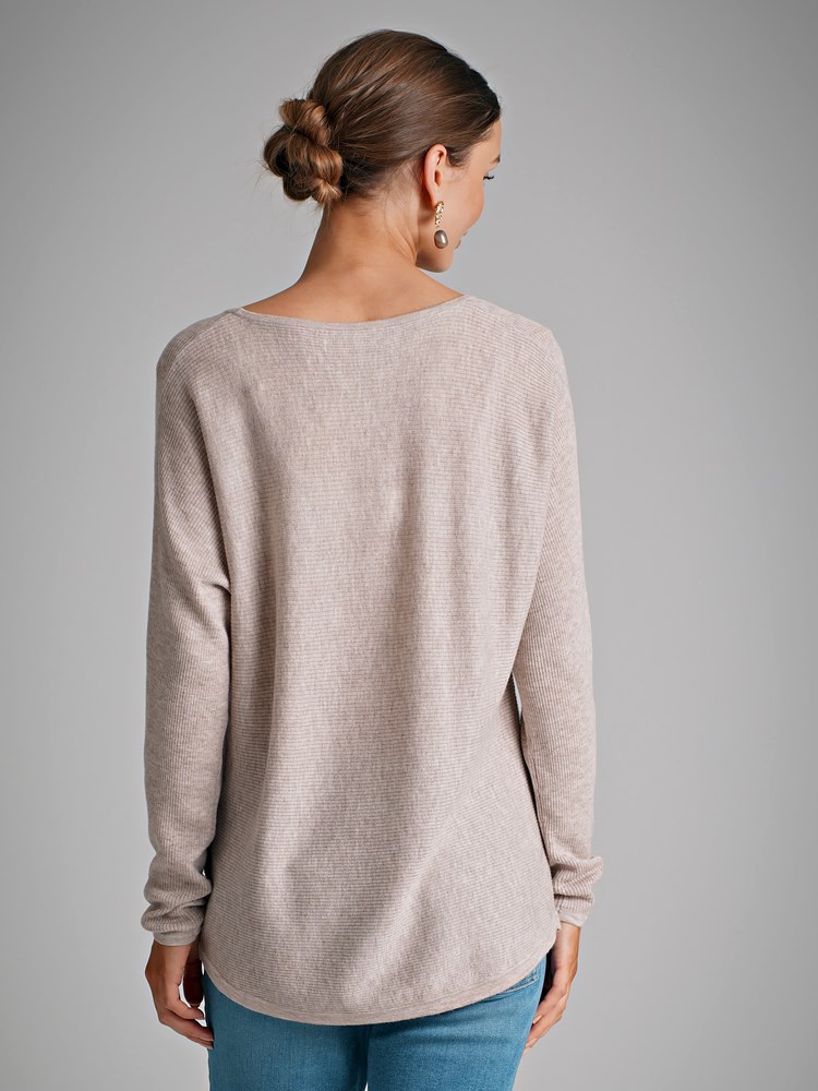 Mona genser 7249106_I6B-MARIEPHILIPPE-S22-Modell-Back_chn=match_12856_Mona genser I6B.jpg_Back||Back