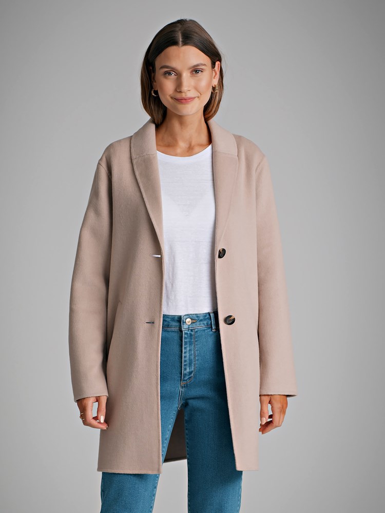 Caroline kåpe 7249124_I6B-MARIEPHILIPPE-S22-Modell-Front_chn=match_77405_Caroline kåpe I6B_Caroline kåpe I6B 7249124.jpg_Front||Front