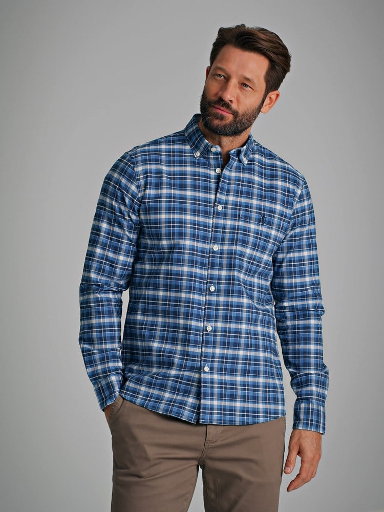 Travis oxfordskjorte 7249146_EHJ-REDFORD-S22-Modell-Front_chn=match_24093.jpg_Front||Front