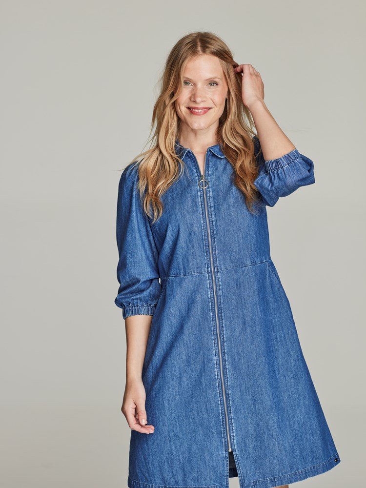 Betty kjole 7249159_ECL-JEANPAULFEMME-S22-Modell-front_56157_Betty kjole ECL_Betty kjole ECL 7249159.jpg_Front||Front