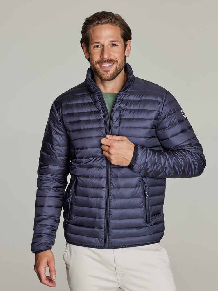 Luc dunjakke 7249241_JeanPaul_S22_LucDunjakke_5_EM6_BLÅ_2299_Modell_Front (2).jpg_