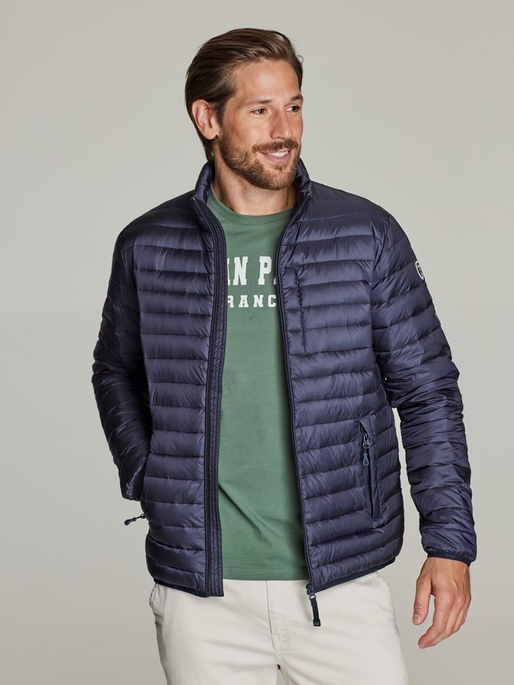 Luc dunjakke 7249241_JeanPaul_S22_LucDunjakke_5_EM6_BLÅ_2299_Modell_Front (3)_Luc dunjakke EM6.jpg_