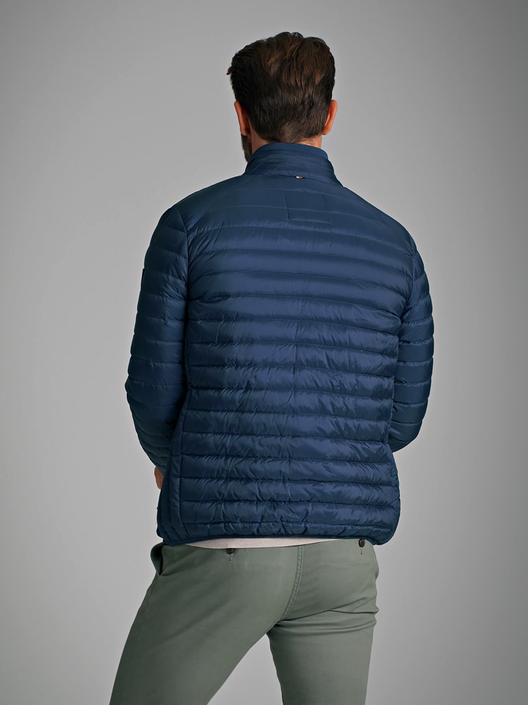 Gilman dunjakke 7249306_EGV-REDFORD-S22-Modell-Back_chn=match_32875.jpg_Back||Back
