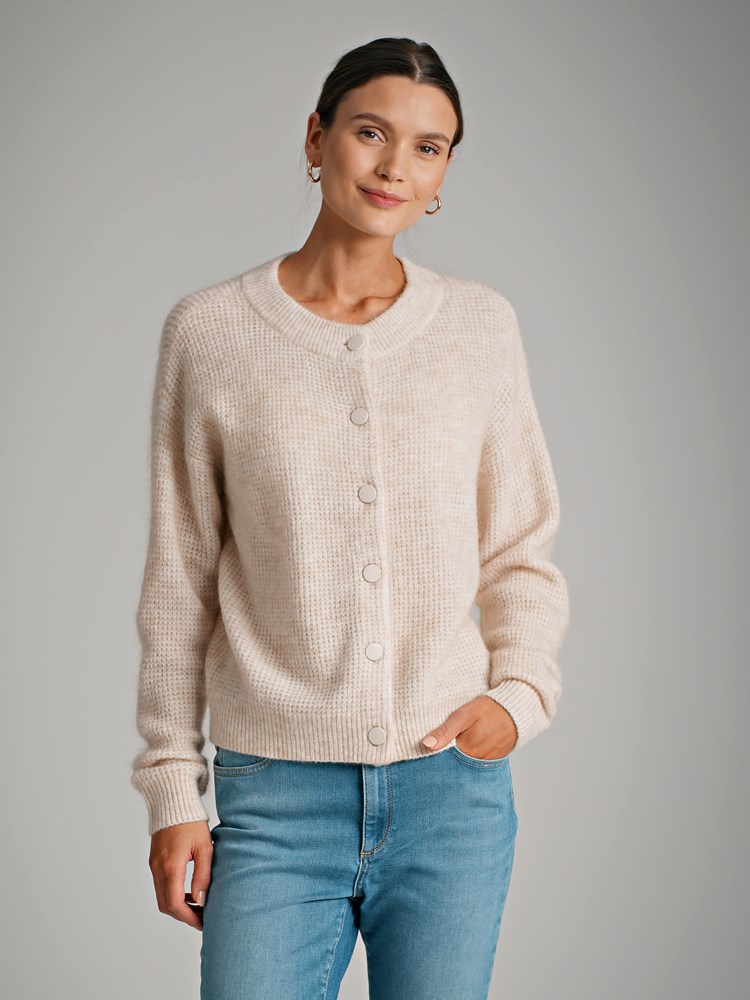 Carmen cardigan 7249378_AO9-DONNA-S22-Modell-Front_chn=match_28344_Carmen cardigan AO9_Carmen cardigan AO9 7249378.jpg_Front||Front