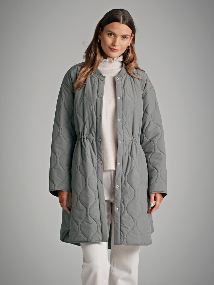 Delia jakke 7249509_I5Z-DONNA-S22-Modell-Front_chn=match_51522_Delia jakke I5Z_Delia jakke I5Z 7249509.jpg_Front||Front