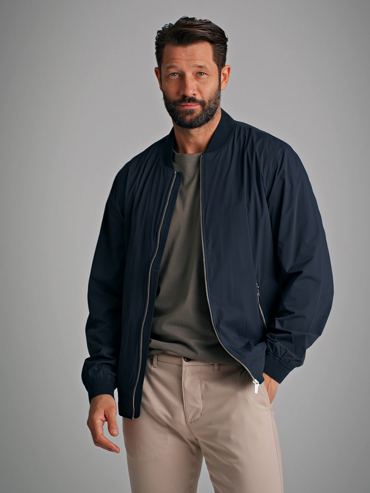 Aldo bomberjakke 7249652_EM1-MARIOCONTI-S22-Modell-Front_chn=match_43374.jpg_Front||Front