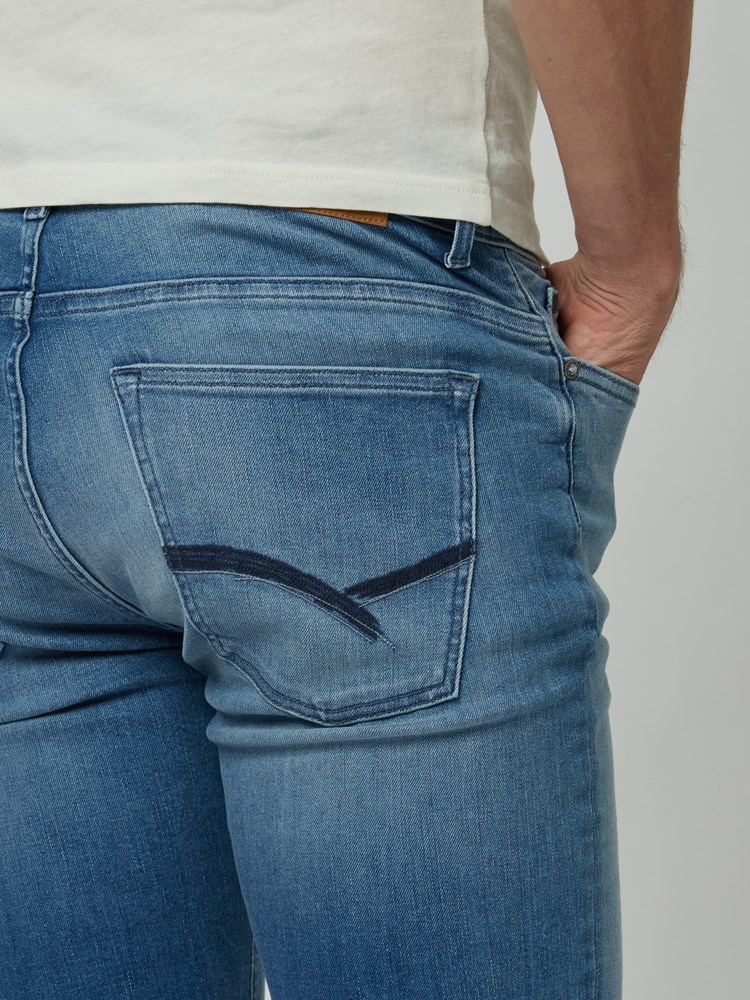 Skinny Stan mid blue super Str 7249681_DAB-HENRYCHOICE-S22-Modell-Back_chn=boys_9040_Skinny Stan mid blue super Str DAB_Skinny Stan mid blue super Str DAB 7249681.jpg_Back||Back