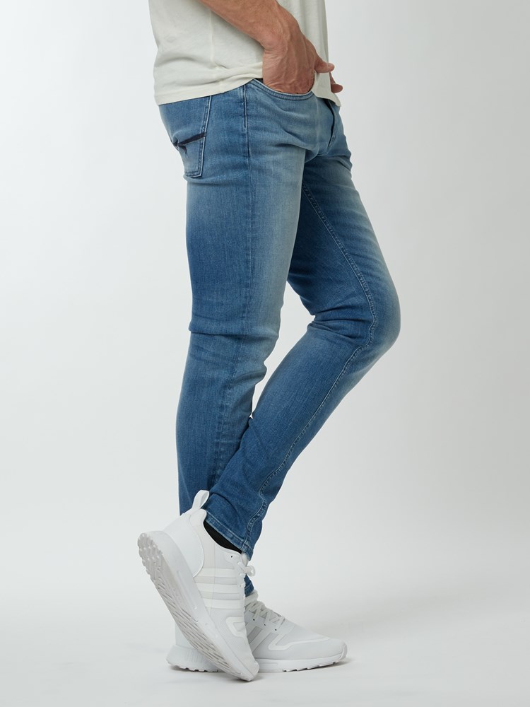 Skinny Stan mid blue super Str 7249681_DAB-HENRYCHOICE-S22-Modell-Right_chn=boys_3825_Skinny Stan mid blue super Str DAB 7249681.jpg_Right||Right