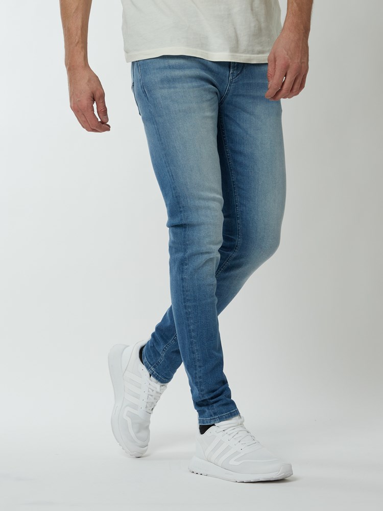 Skinny Stan mid blue super Str 7249681_DAB-HENRYCHOICE-S22-Modell-Right_chn=boys_935_Skinny Stan mid blue super Str DAB_Skinny Stan mid blue super Str DAB 7249681.jpg_Right||Right