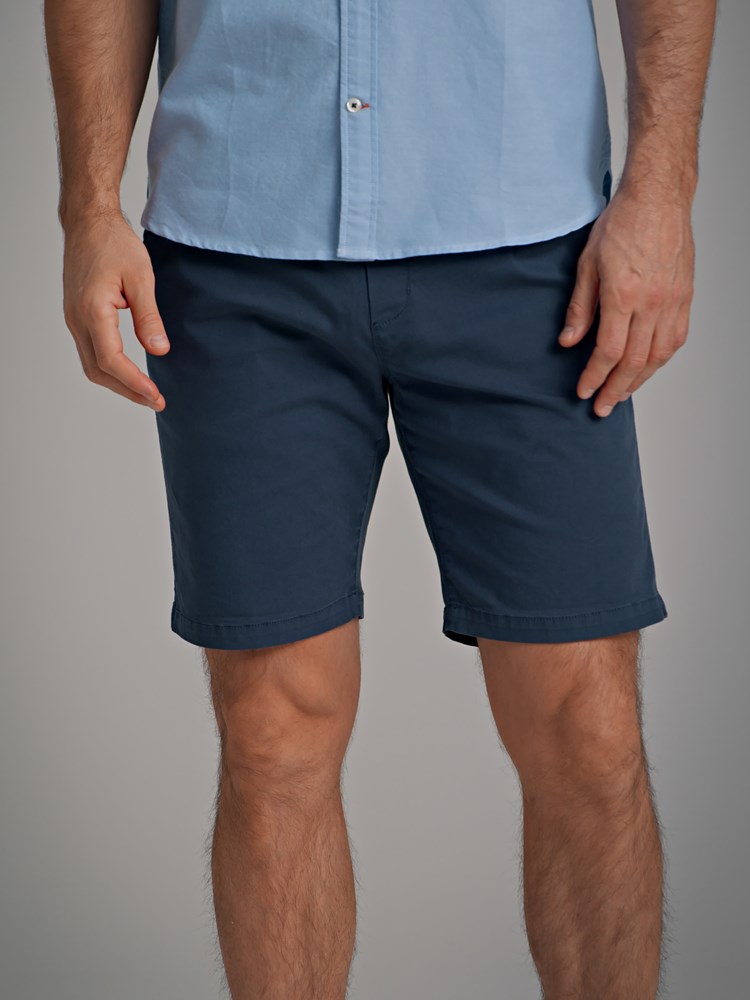 Relaxed shorts 7250208_EHJ-REDFORD-H22-Modell-Front_chn=match_5428.jpg_Front||Front