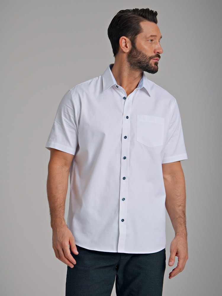 Eika skjorte 7250285_OAA-ALVO-H22-Modell-Front_chn=match_9011_Eika skjorte OAA_Eika skjorte OAA 7250285.jpg_Front||Front