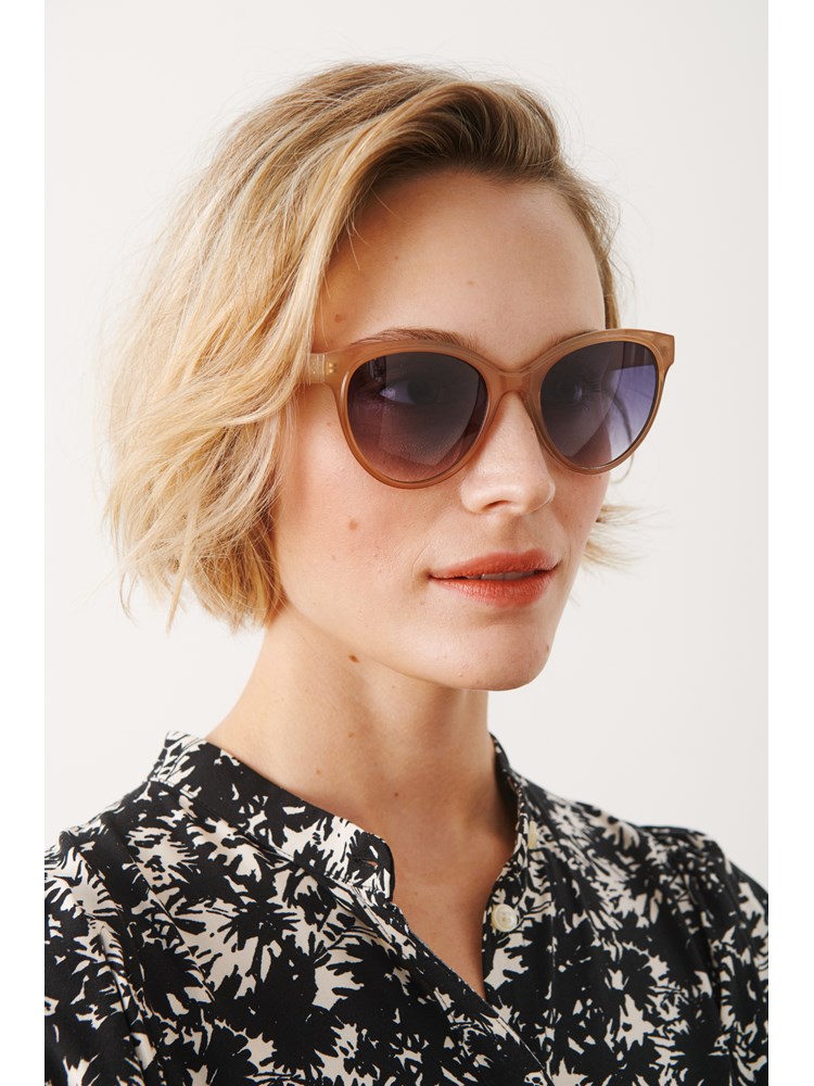 Nille solbrille 7250296_K7E-PART TWO-S22-modell-front_Nille solbrille K7E_Nille solbrille K7E 7250296.jpg_
