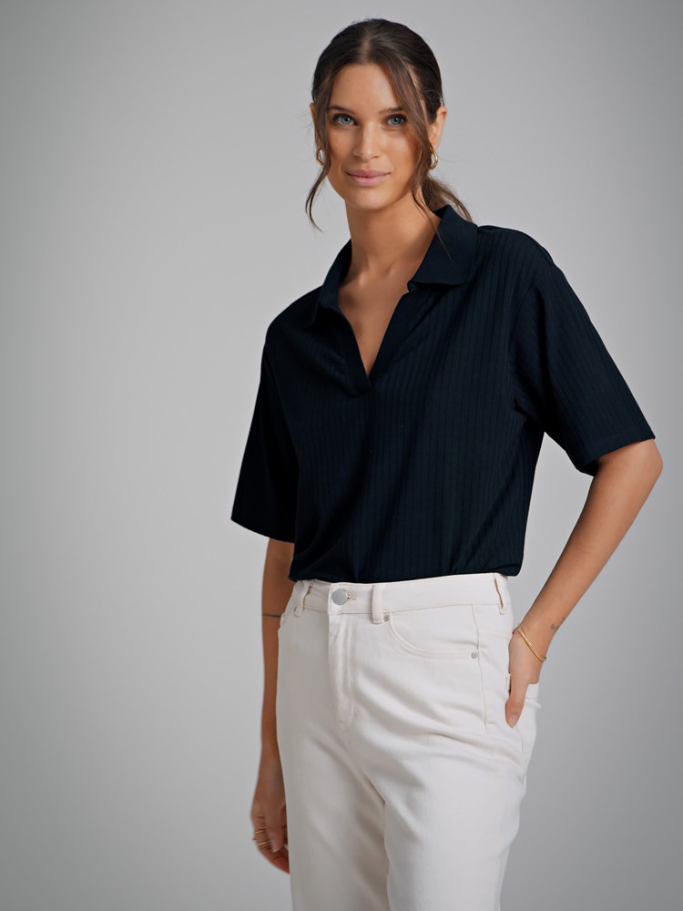 Denise t-skjorte 7250325_CAB-DONNA-H22-Modell-Front_chn=match_4559_Denise t-skjorte CAB_Denise t-skjorte CAB 7250325.jpg_Front||Front