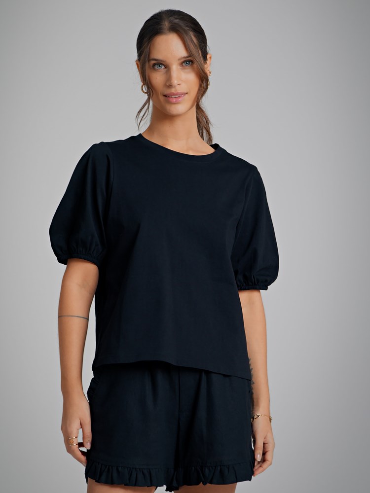 Astrid t-skjorte 7250330_CAB-DONNA-H22-Modell-Front_chn=match_7047_Astrid t-skjorte CAB_Astrid t-skjorte CAB 7250330.jpg_Front||Front