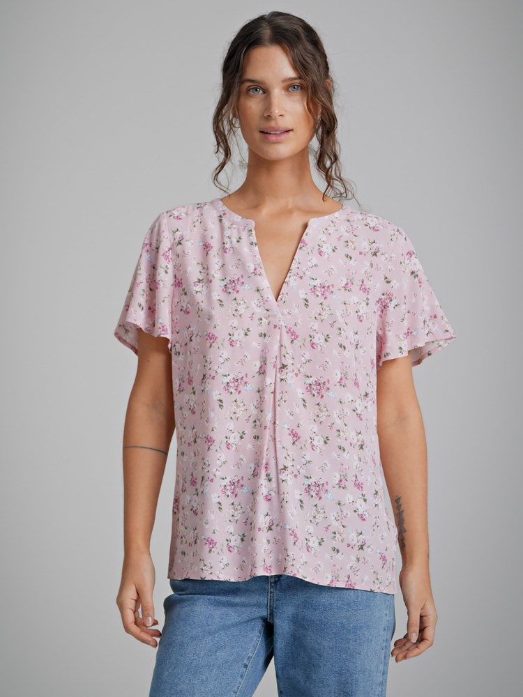 Ariel printet bluse 7250345_MLG-VAVITE-H22-Modell-Front_chn=match_5113_Ariel printet bluse MLG_Ariel printet bluse MLG 7250345.jpg_Front||Front
