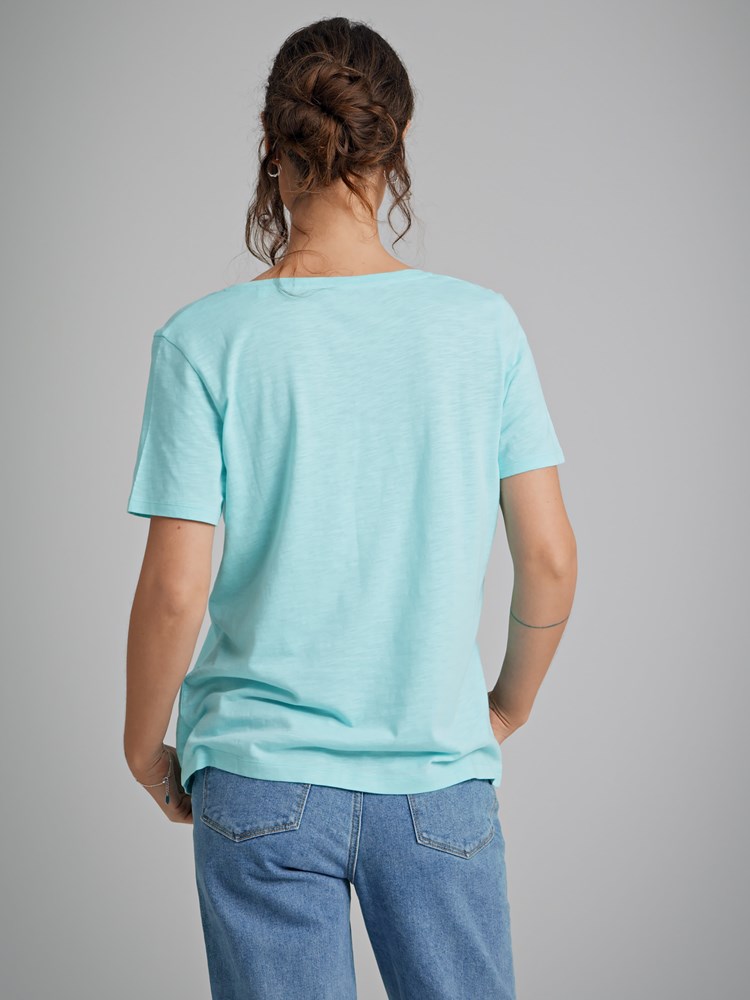 Olivia v-hals t-skjorte 7250403_E8L-VAVITE-H22-Modell-Back_chn=match_7036_Olivia v-hals t-skjorte E8L_Olivia v-hals t-skjorte E8L 7250403.jpg_Back||Back