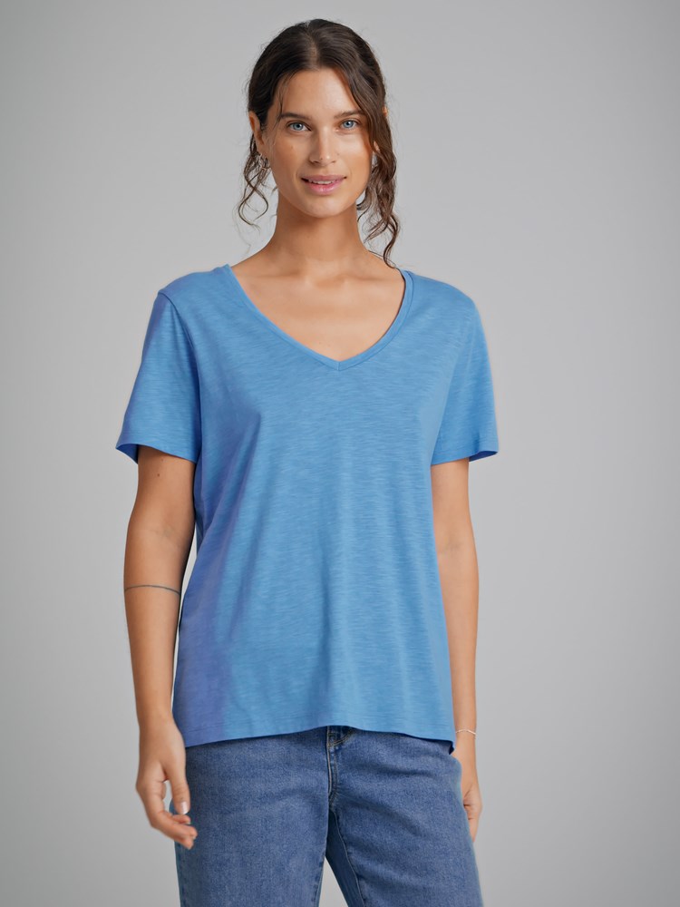 Olivia v-hals t-skjorte 7250403_ECP-VAVITE-H22-Modell-Front_chn=match_6152_Olivia v-hals t-skjorte ECP_Olivia v-hals t-skjorte ECP 7250403.jpg_Front||Front