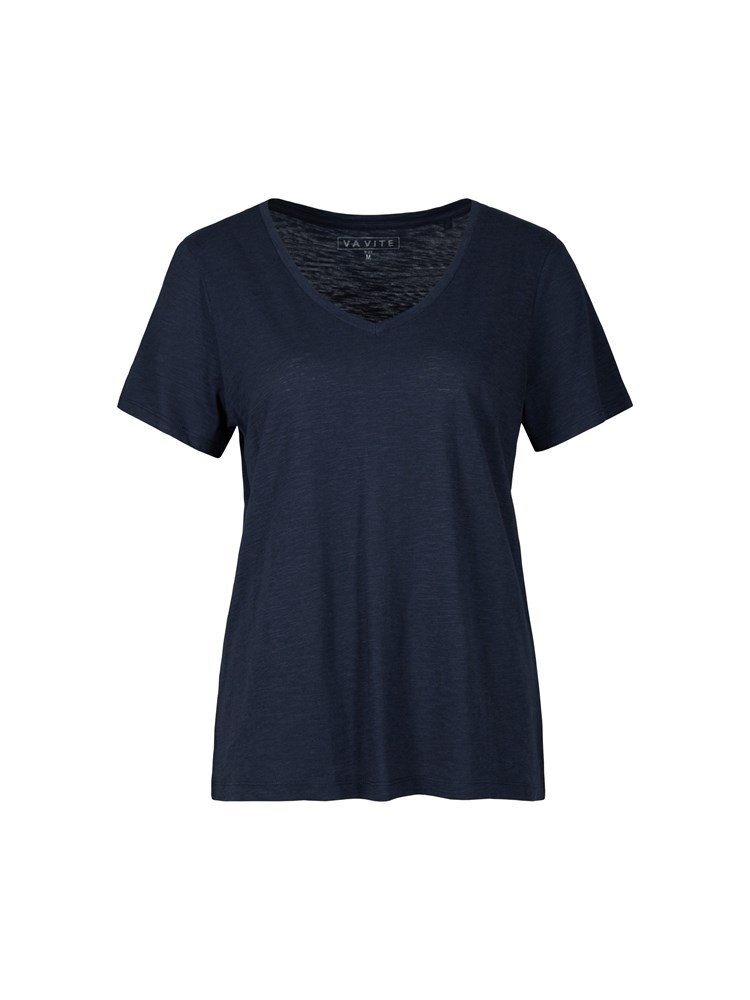 Olivia v-hals t-skjorte 7250403_EM1-VAVITE-H22-Front_3954_Olivia v-hals t-skjorte EM1_Olivia v-hals t-skjorte EM1 7250403.jpg_Front||Front