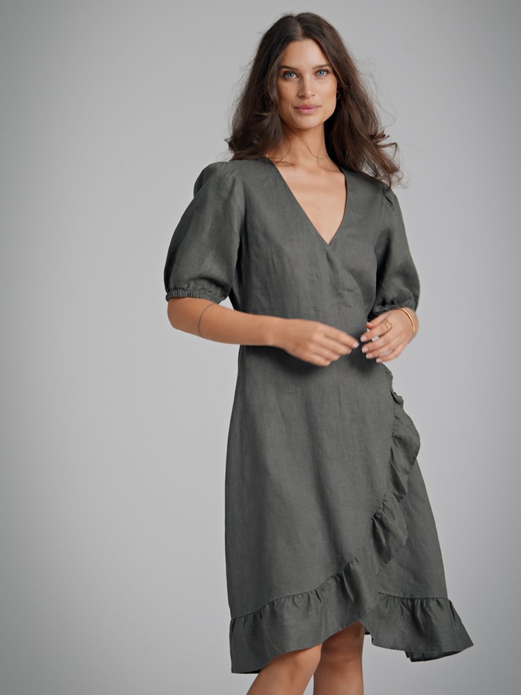 Meghan omslagskjole 7250434_GUJ-MARIEPHILIPPE-H22-Modell-Front_chn=match_9531.jpg_Front||Front