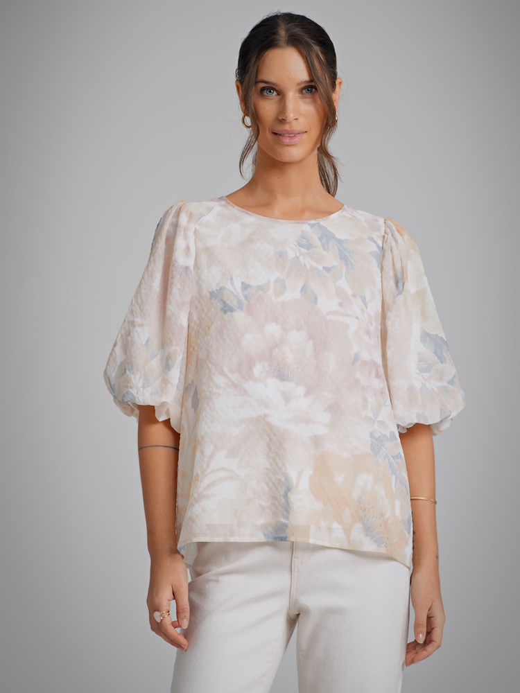 Delani printet bluse 7250440_O79-DONNA-H22-Modell-Front_chn=match_8626_Delani printet bluse O79_Delani printet bluse O79 7250440.jpg_Front||Front