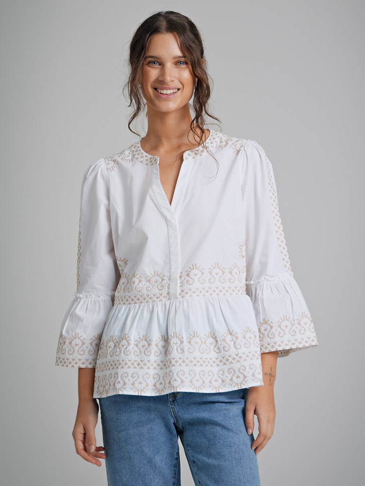 Thara bluse 7250568_O68-MARIEPHILIPPE-H22-Modell-Front_chn=match_1329_Thara bluse O68_Thara bluse O68 7250568.jpg_Front||Front