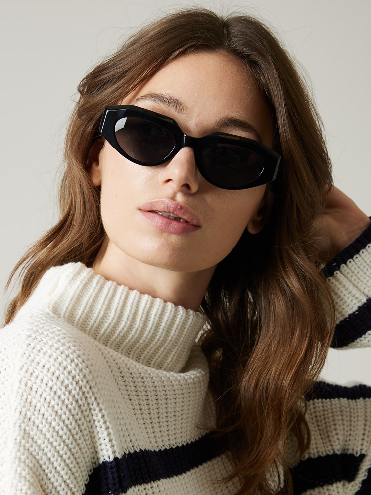 Gaby solbrille sort 7251642_JPF Solbrille_Svart_S23 (4)_Gaby solbrille sort CAB_Gaby solbrille sort CAB 7251642.jpg_