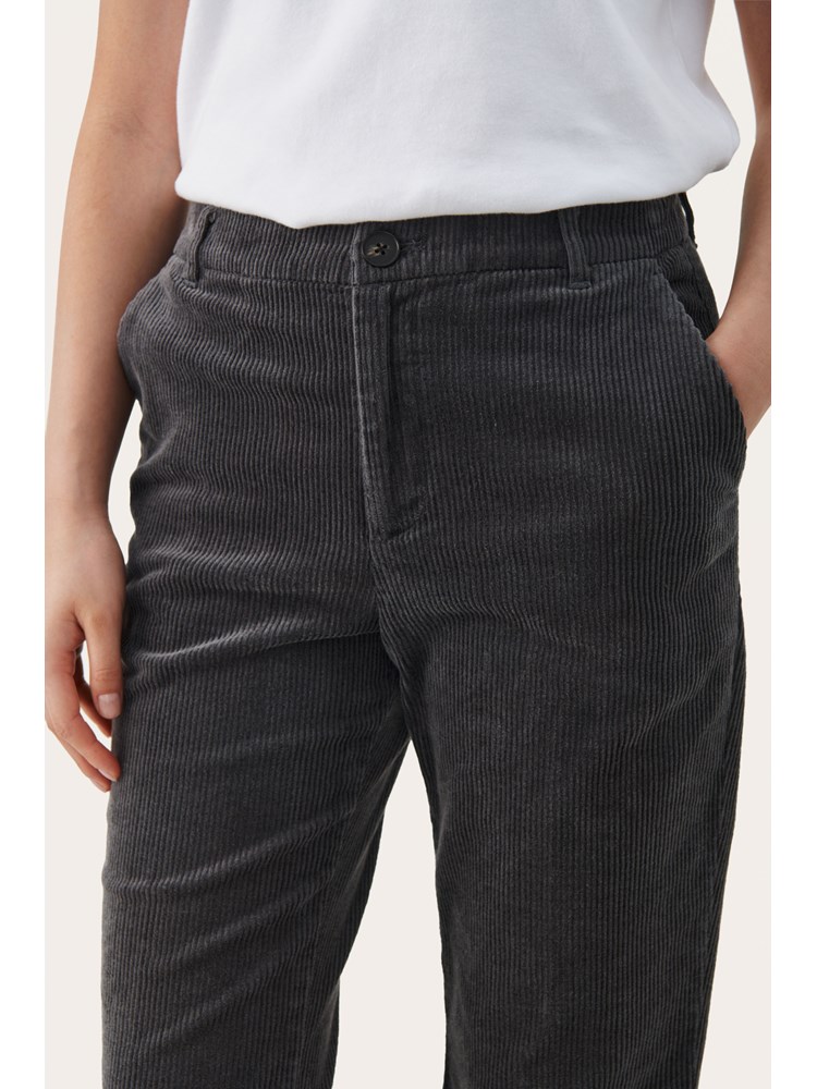 Misha cropped bukse 7251936_IEL-PART TWO-A23-FRONT-4_Misha cropped bukse IEL_Misha cropped bukse IEL 7251936.jpg_