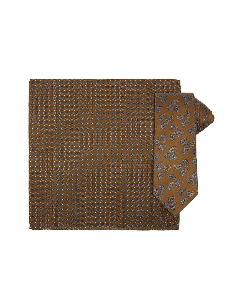 Santi Silkeslips+Lommetørkle  7252507_A5U_INTEX-W23-front-1_Santi Silkeslips+Lommetørkle  A5U 7252507.jpg_