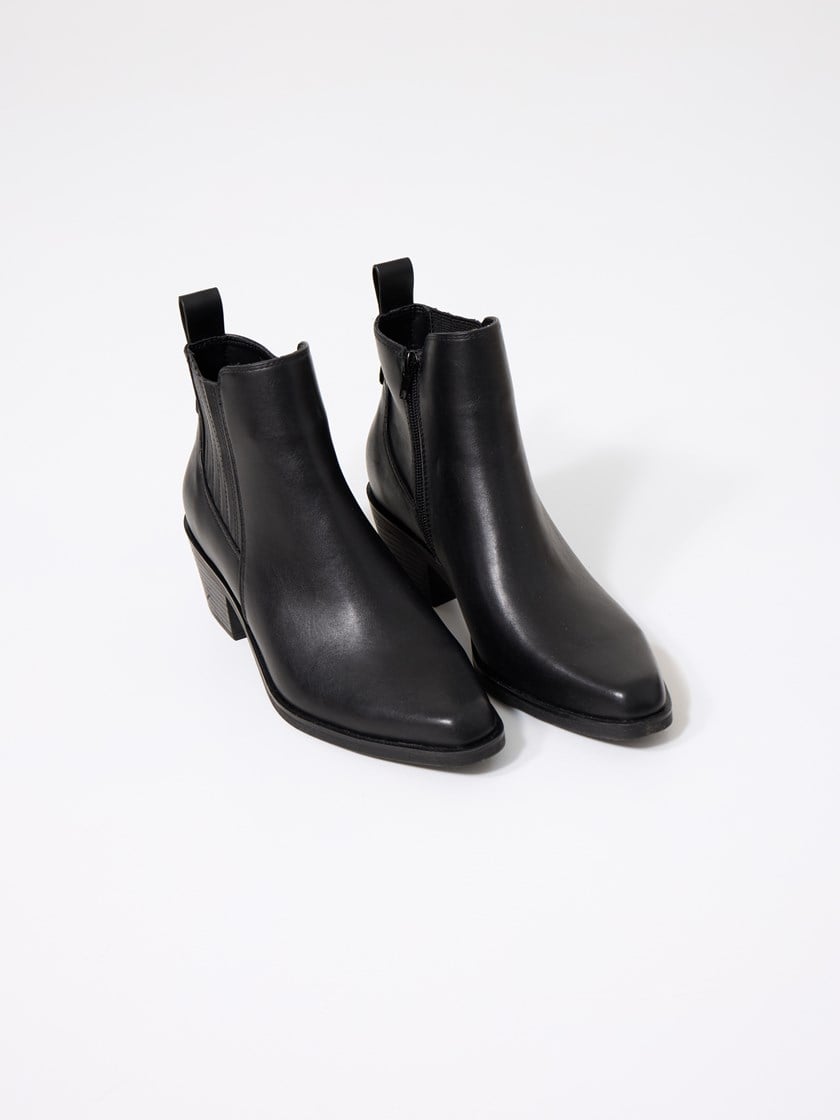 7253277 ID2 7253277_ID2_Jean Paul_Camargue Boots_A25 (1)_Camargue Boots ID2.jpg_