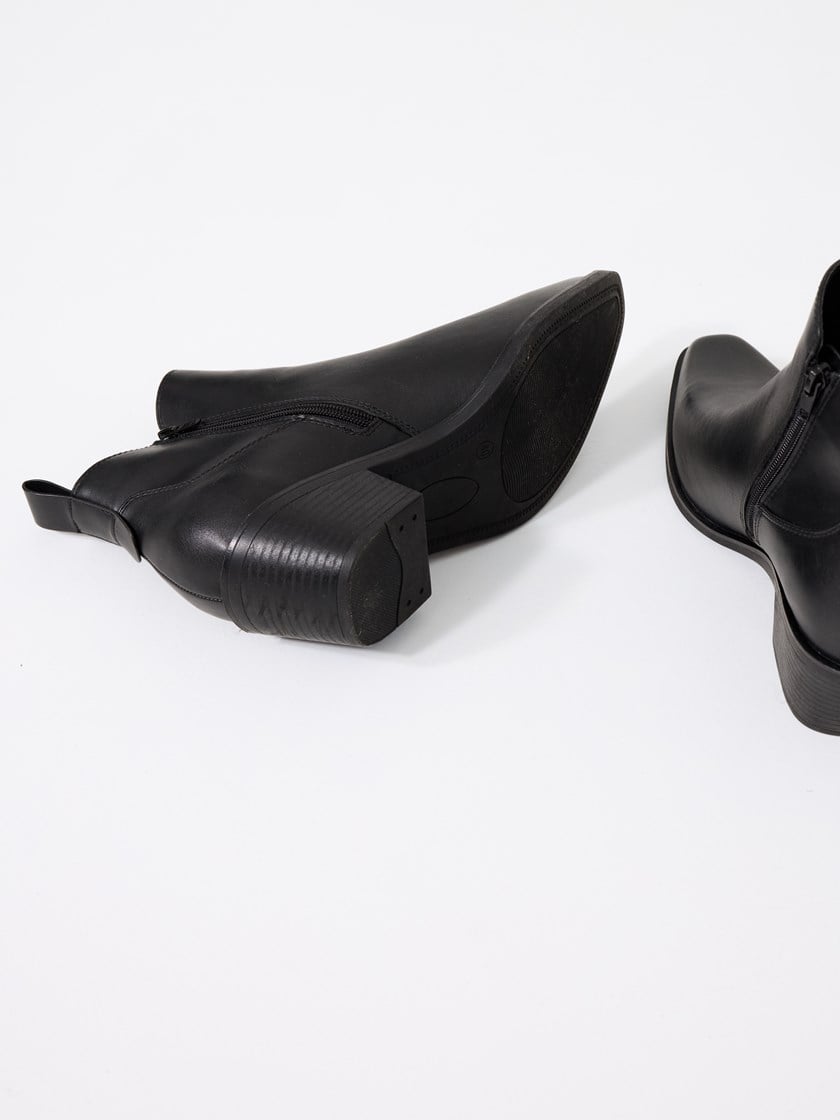 7253277 ID2 7253277_ID2_Jean Paul_Camargue Boots_A25 (4)_Camargue Boots ID2.jpg_