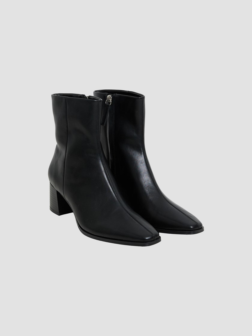7253932 ID2 7253932_ID2-DONNA-A26-Front_1_Ingrid boots ID2.jpg_