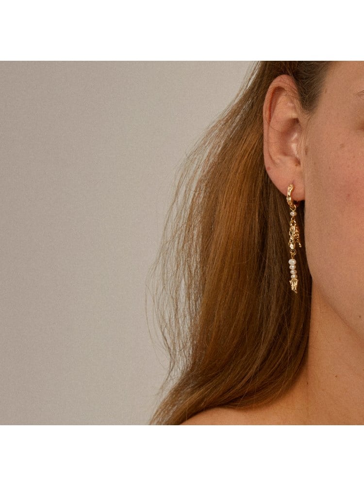Niya Freshwater Pearl Earrings 7253995_Q1G_PILGRIM_NIYA freshwater pearl earrings gold-plated_3.jpg_