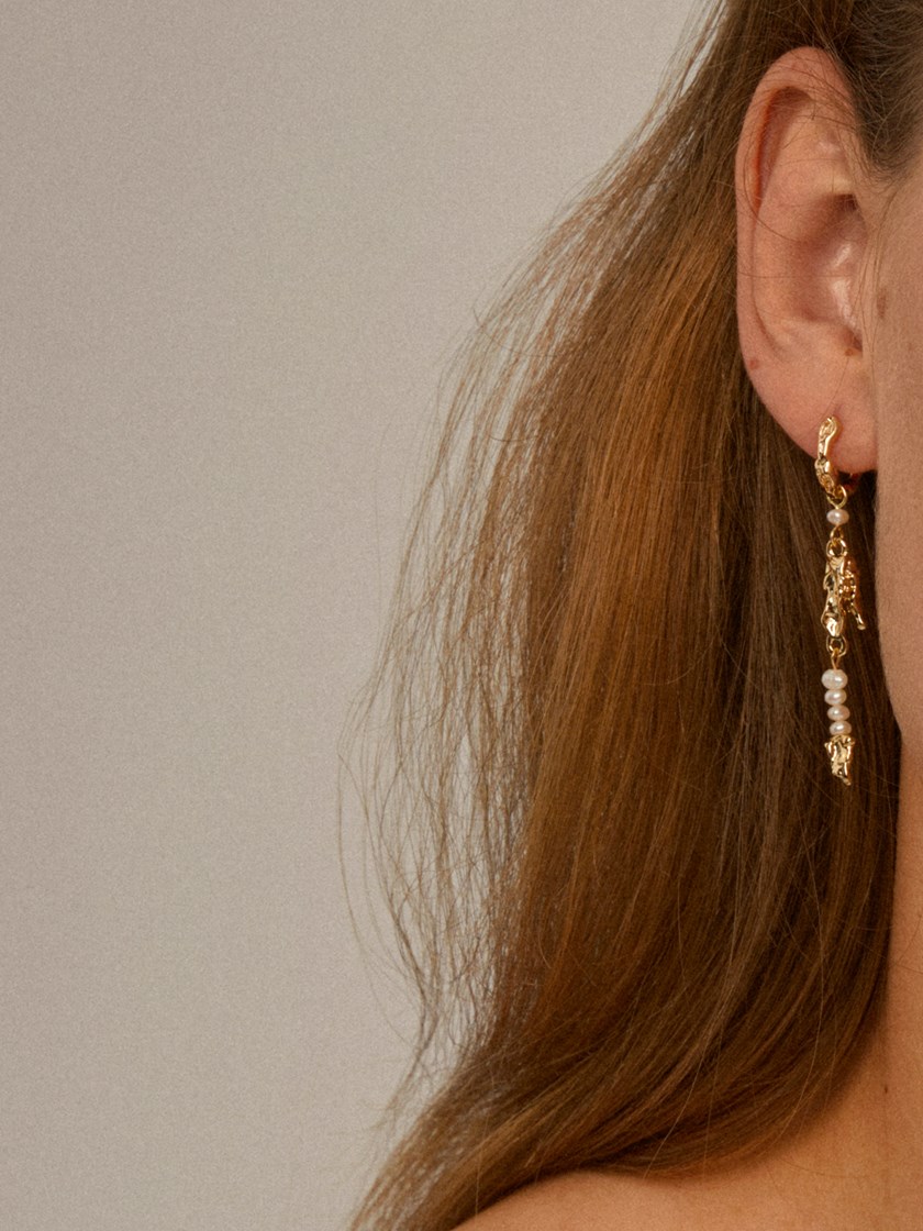 7253995 Q1G 7253995_Q1G_PILGRIM_NIYA freshwater pearl earrings gold-plated_3_Niya Freshwater Pearl Earrings Q1G.jpg_