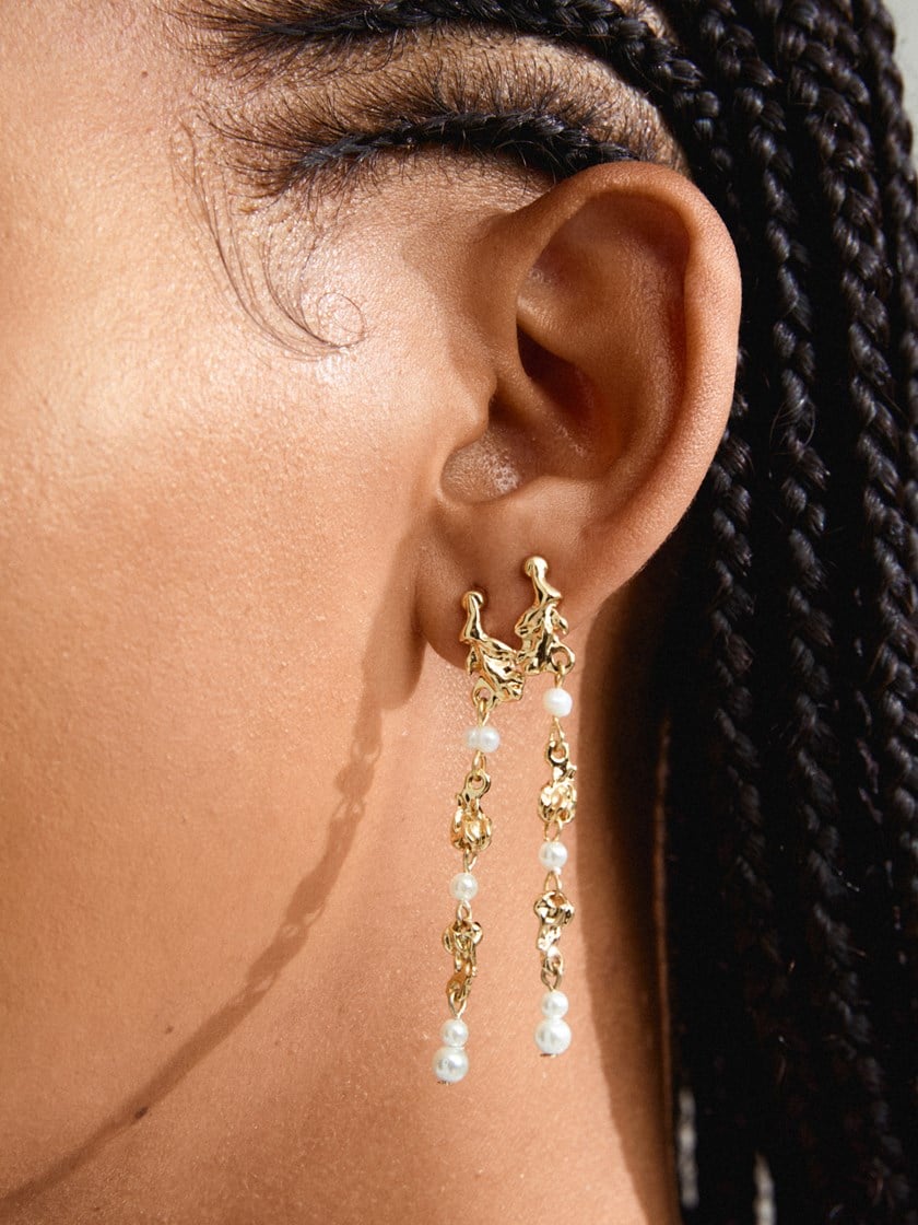 7254001 Q1G 7254001_Q1G_PILGRIM_SLOAN pearl earrings gold-plated_2_Sloan Pearl Earrings Q1G.jpg_