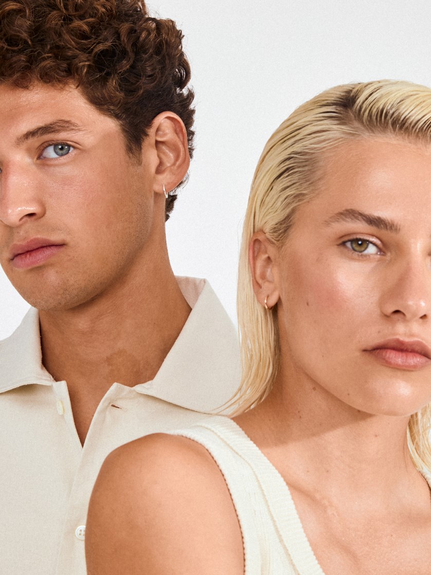 7254118 Q1G 7254118_Q1G_PILGRIM_oredobber_gold_dame_herre_unisex_A26_3_Eanna Small Hoops Q1G.jpg_