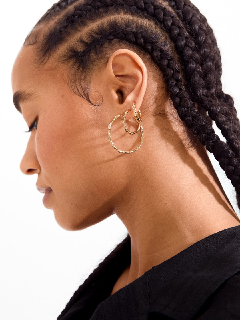 7254122 Q1G 7254122_Q1G_PILGRIM_oredobber_gold_dame_A26_4_Eddy  Organic Shaped Hoops Q1G.jpg_