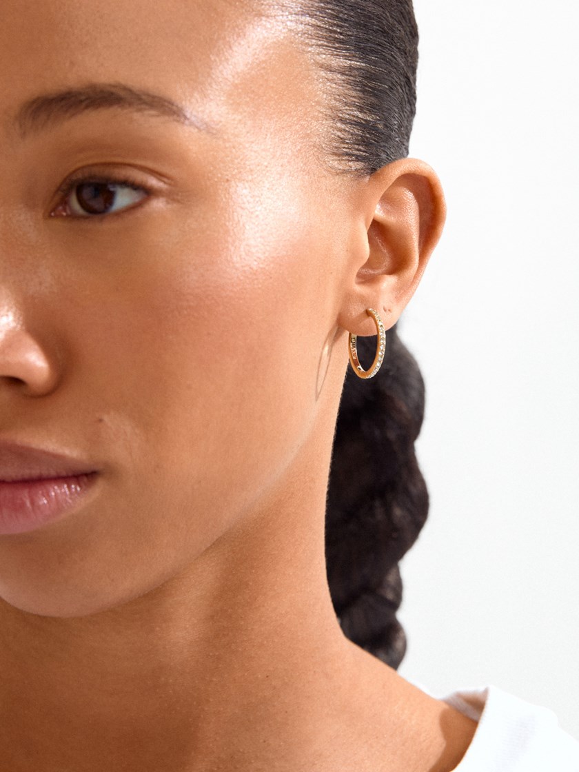 7254123 Q1G 7254123_Q1G_PILGRIM_oredobber_gold_dame_A26_2_Ebna Large Crystal Hoops Q1G.jpg_