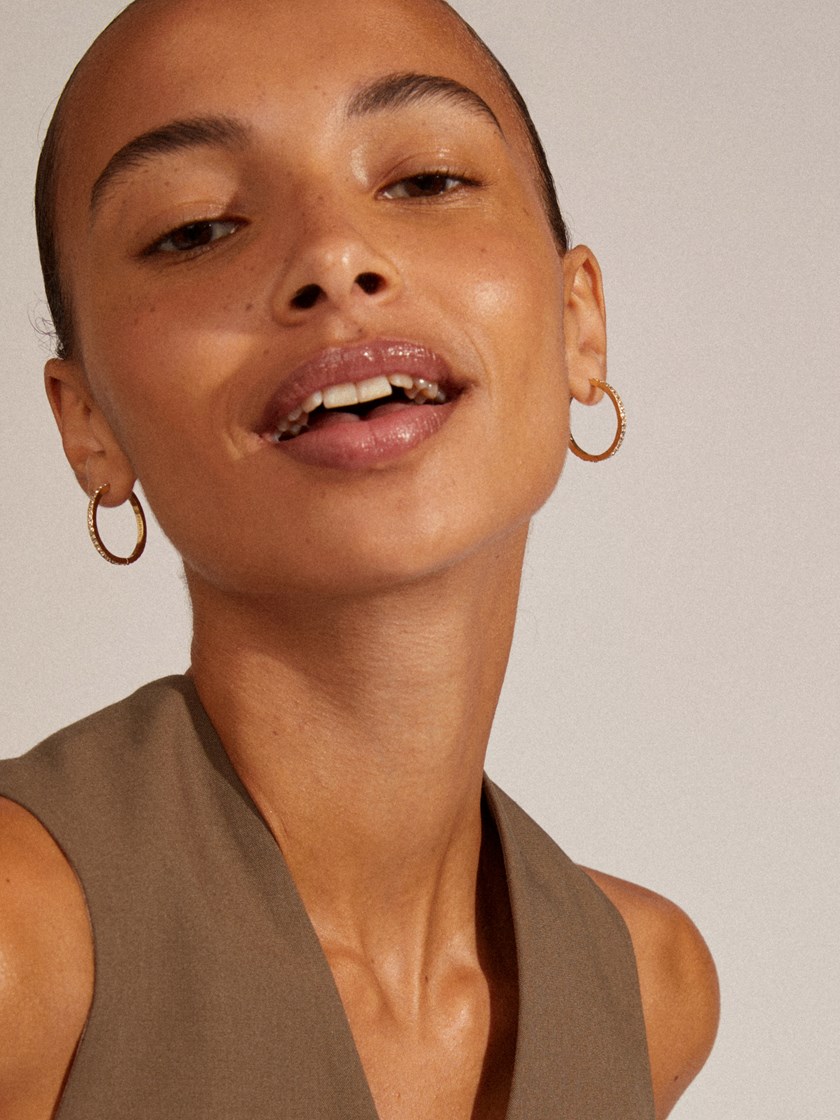 7254126 Q1G 7254126_Q1G_PILGRIM_oredobber_gold_dame_A26_2_Ebna Maxi Crystal Hoops Q1G.jpg_