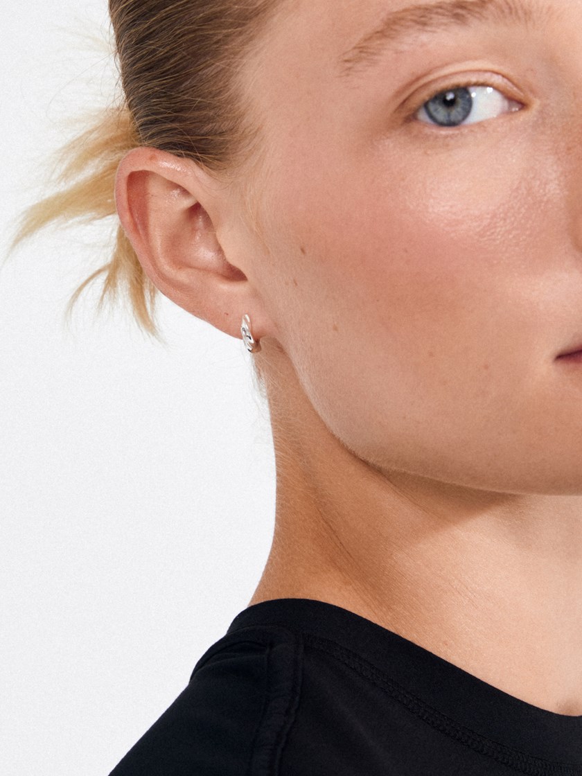 7254128 C38 7254128_C38_PILGRIM_oredobber_silver_dame_A26_2_Taffy S Swirl Hoop Earrings C38.jpg_