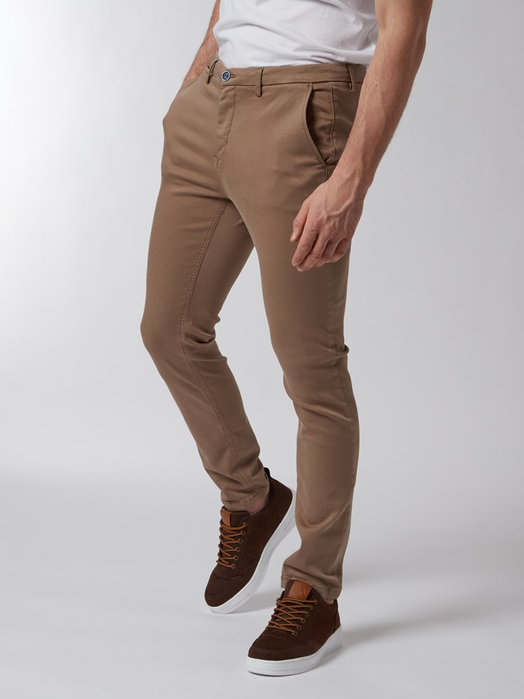 Alan color hyper str. chino 7500077_AGP-JEANPAUL-A22-Modell-Front_1914.jpg_