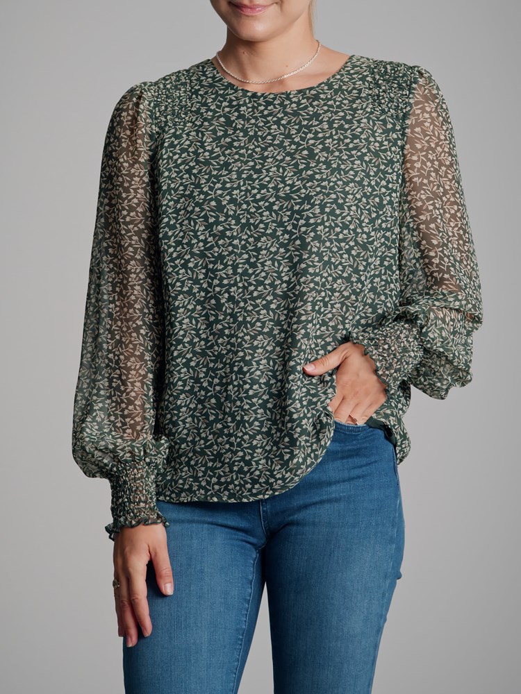 Lucette mønstret  bluse 7500203_GUJ-VAVITE-A22-Modell-Front_chn=match_7896_Lucette mønstret  bluse GUJ_Lucette mønstret  bluse GUJ 7500203.jpg_Front||Front