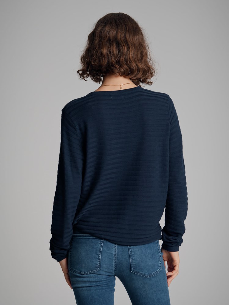 Emilie genser 7500208_EM1-VAVITE-A22-Modell-Back_chn=match_4997_Emilie genser EM1_Emilie genser EM1 7500208.jpg_Back||Back