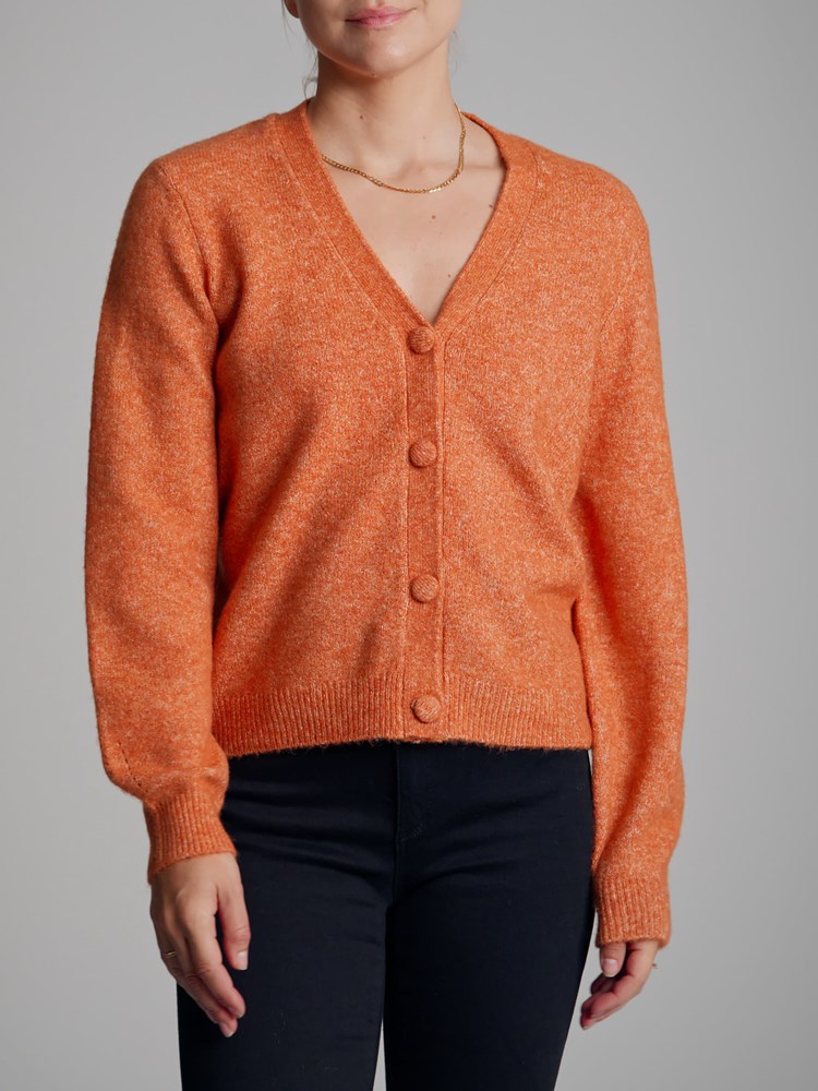 Serena v-hals cardigan 7500218_K4G-VAVITE-A22-Modell-Front_chn=match_5270_Serena v-hals cardigan K4G_Serena v-hals cardigan K4G 7500218.jpg_Front||Front