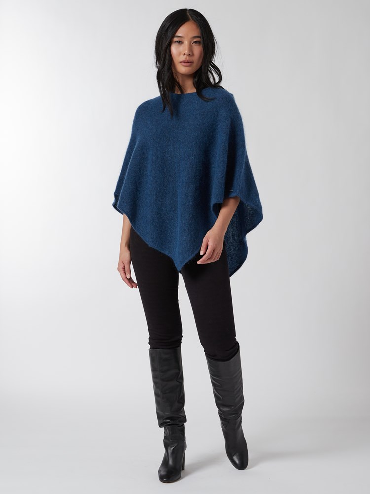Lotty poncho 7500265_EPC-JEANPAUL-A22-Modell-Front_6584_Lotty poncho EPC_Lotty poncho EPC 7500265.jpg_Front||Front